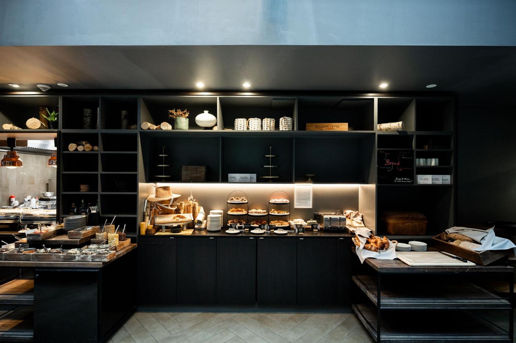 里加老城普尔曼酒店 外观 照片 The buffet at the lounge