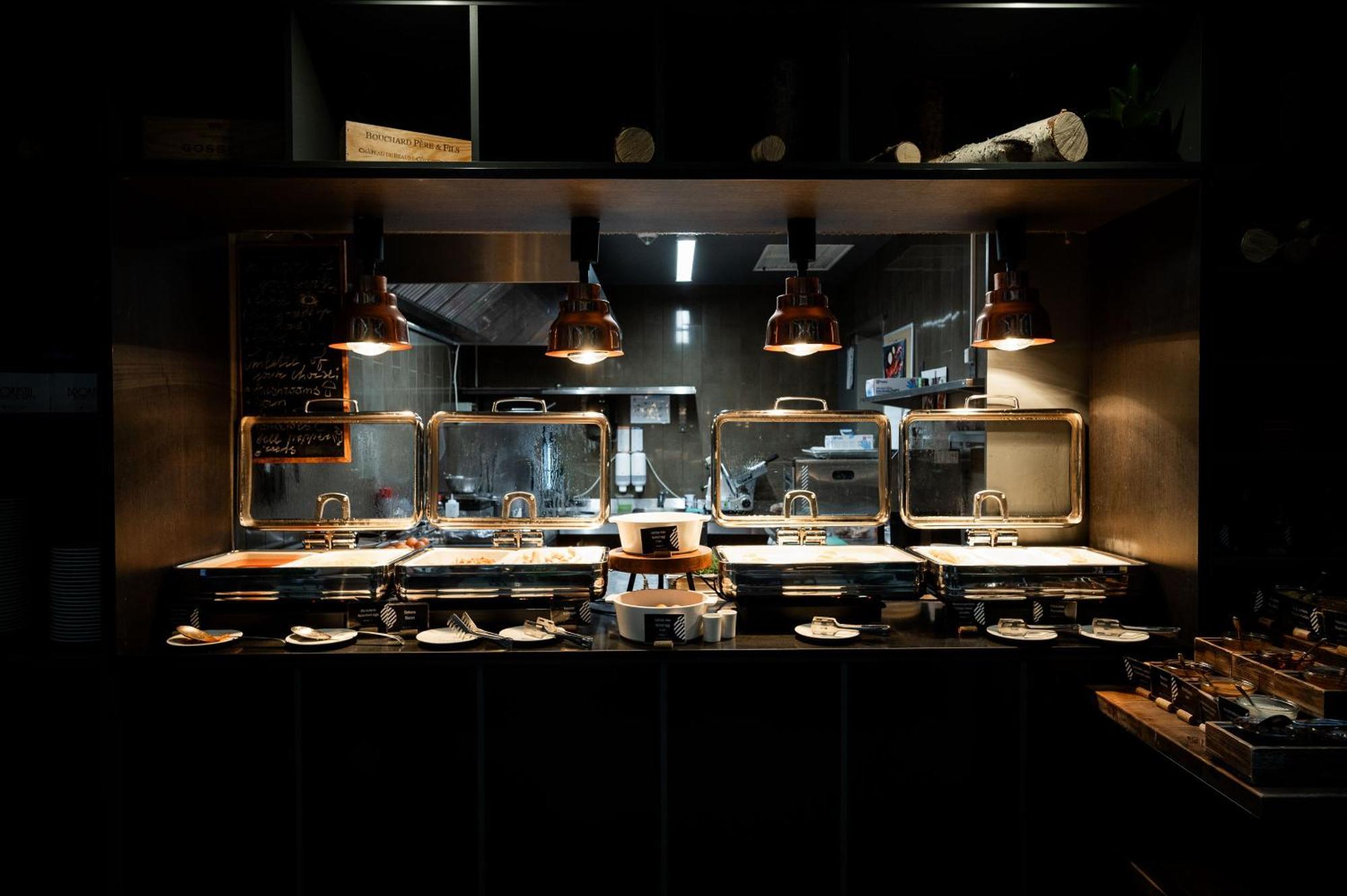 里加老城普尔曼酒店 外观 照片 The open kitchen at the restaurant