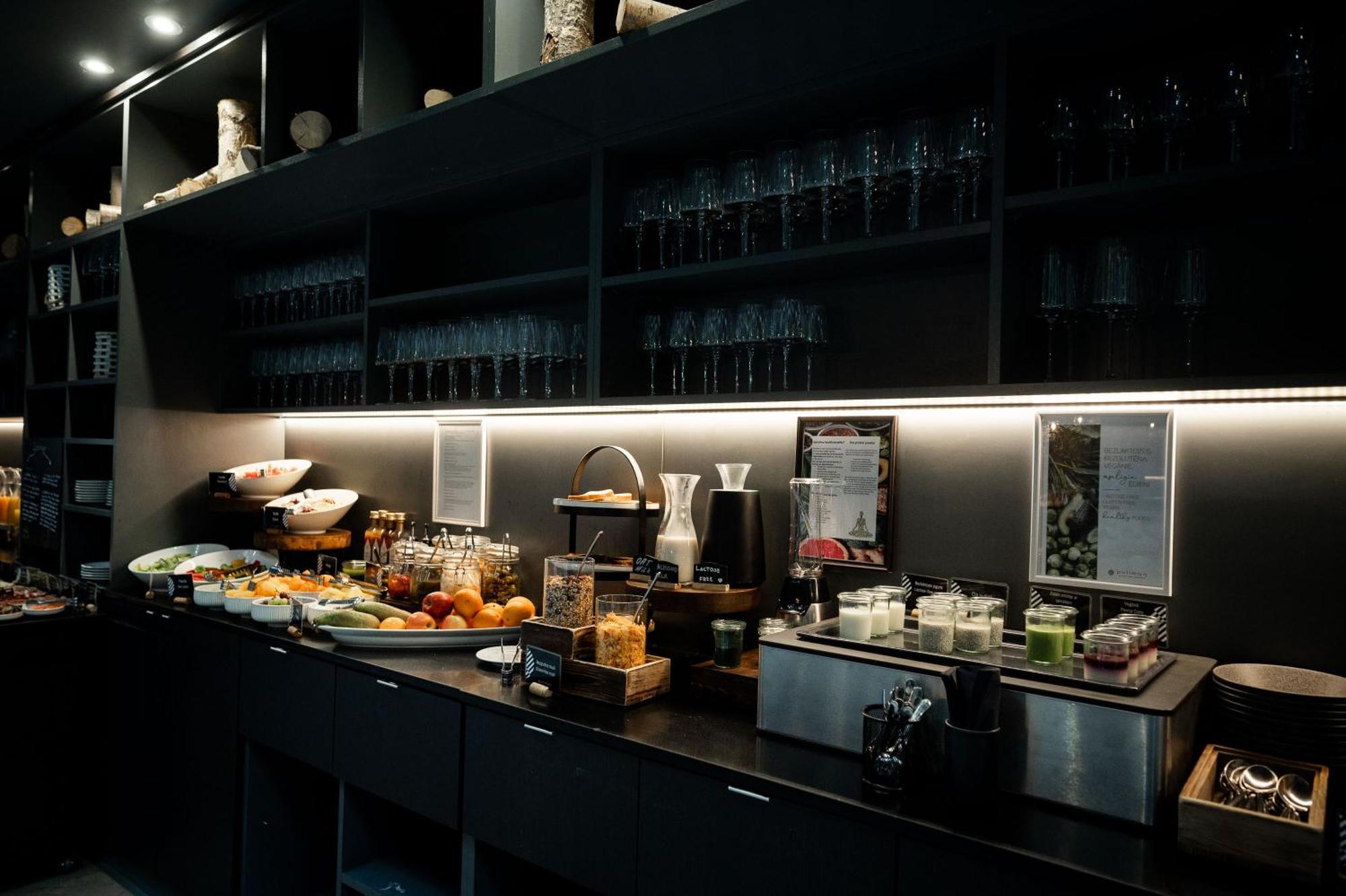 里加老城普尔曼酒店 外观 照片 The buffet at the lounge