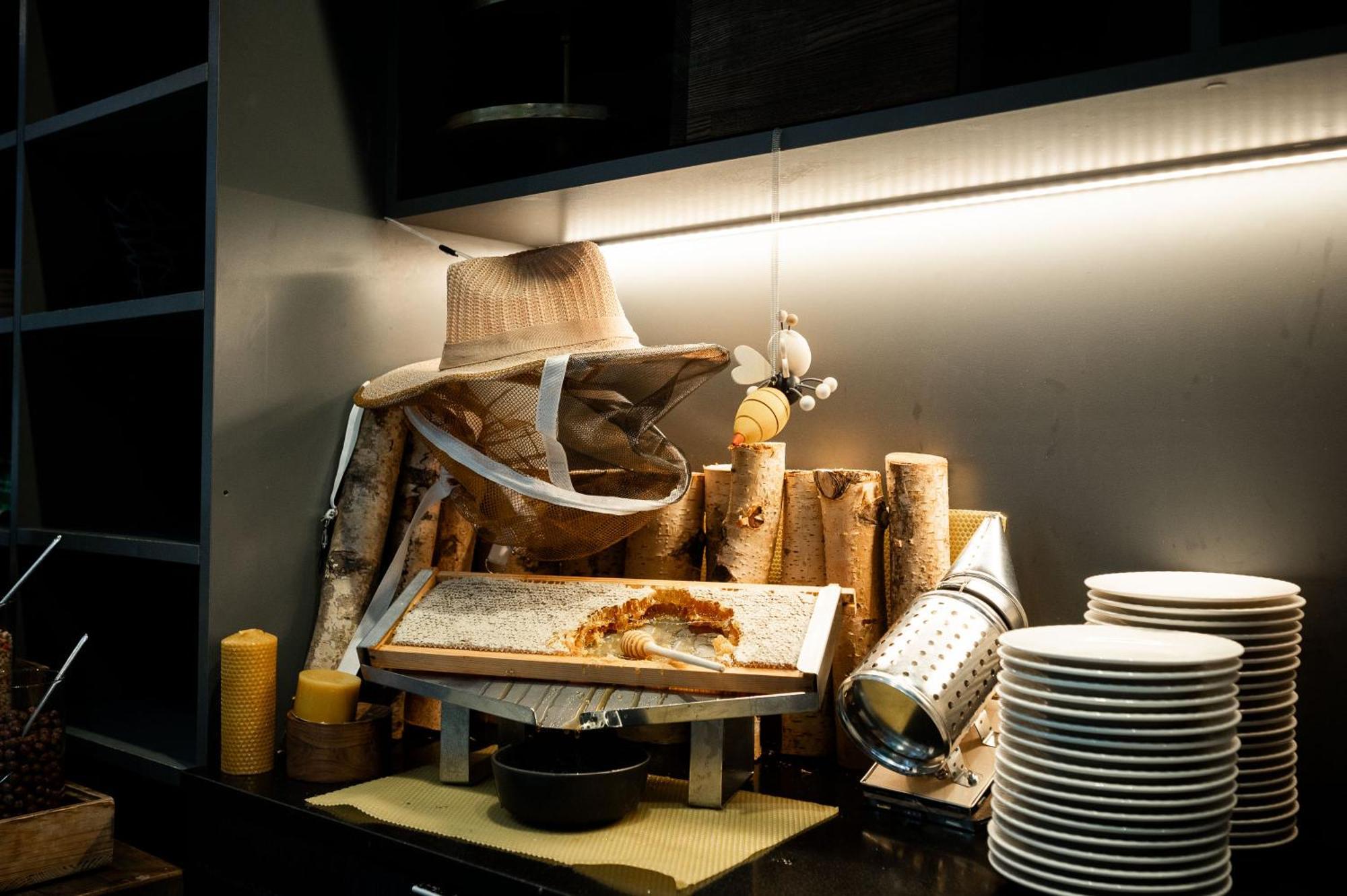 里加老城普尔曼酒店 外观 照片 A display of a whole duck at a restaurant
